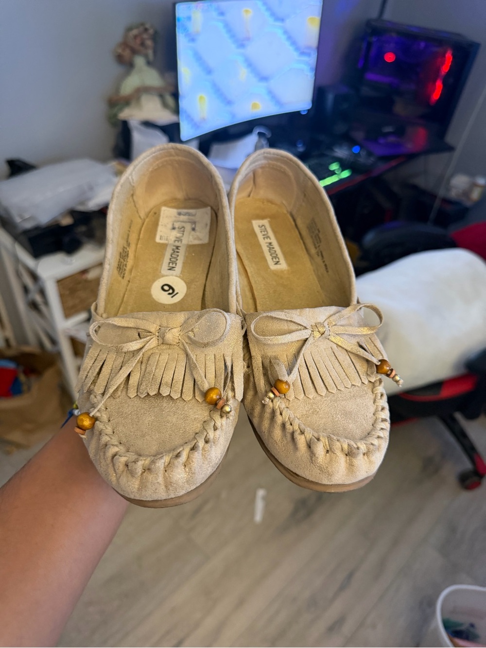 Steve Madden Light Beige Suede Fringe Bow Moccasins